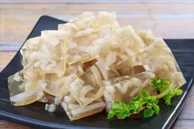 做猪皮冻，焯水后直接煮是错的，多加1小步，皮冻Q弹透亮还不腥图片
