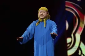 岳云鹏年收入3000万，看到德云社提取的金额，明白曹云金退休原因图片