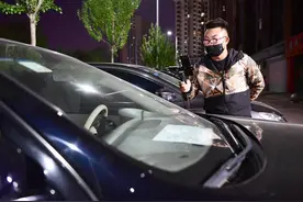 白天卖车，晚上直播：沈阳小北二路上的“土嗨”生活图片