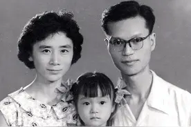 清华大学“最美情侣”：65年做一件事、爱一个人，相濡以沫的爱情图片