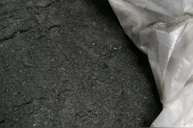 草木灰是好东西，土里掺点“它”，不招虫，促开花，一举两得图片