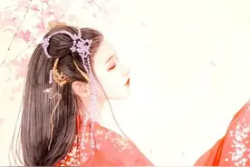她已经等了很久了。从春到秋，从冬到夏，辗转流年，几度轮回图片