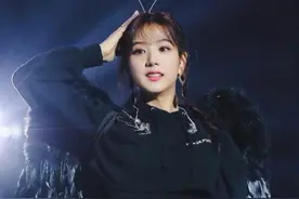 韩国金智秀，是几千年难得一遇的神颜吧！图片