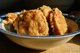 过年炸藕盒，挂糊用淀粉还是面粉？大厨教你这样做，又香又酥脆图片