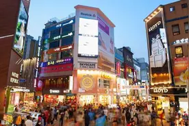 轮到韩国游客来中国疯狂购物，看完他们买的东西，中国人不淡定了图片