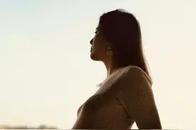 预产期将至！前港姐冠军喜迎第二胎，港姐闺蜜团摸巨肚送祝福图片
