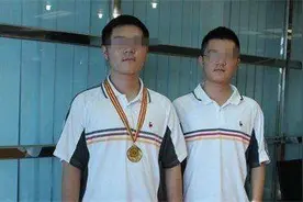 双胞胎兄弟，哥哥每天喝牛奶，弟弟喝豆浆，半年后的差距肉眼可见图片