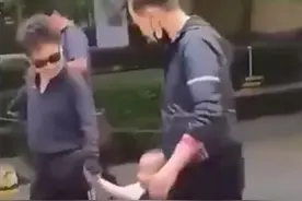 宋丹丹带孙子游玩超开心，全程牵着孙子手教学走路爱意满满图片