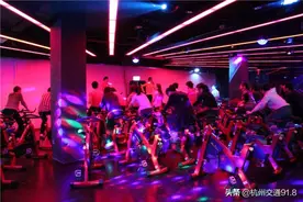 骑了一个月动感单车，他的双腿变成了60岁……图片