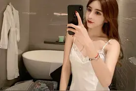 小说：前女友劈腿分手后，主动来找我，关键时刻老板千金来敲门图片