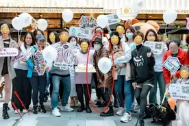 孙俪终于不再翻车！和孩子参加义卖，她穿羽绒服居然比穿高定美图片