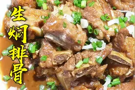 农家这样生焖排骨的方法，只需简单的辅料就能让孩子食了补充钙质