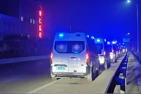 白衣执甲 星夜出征 我市20名医疗队员及10辆救护车，驰援辛集！图片