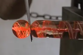 小时候玩的弹珠，到底是怎么做出来的？镜头记录制作过程！视频封面