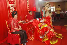 山东人拜年给长辈磕头是仪式感，磕得是孝道是孝心是传承图片