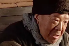 不同寻常的下酒菜，这个老头竟然陪辣椒喝了一晚上，敢问是哪里人视频封面