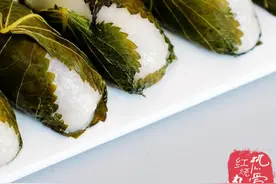 吃烤肉剩下的苏子叶别丢了，包点糯米面可以做成这美味，快安排图片