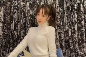 有种惊艳叫做李小璐的腰，身材曲线如少女一般，经常健身堪比整容图片