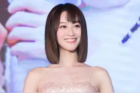 蓝盈莹被上帝吻过的身材！这么紧的裙子都穿的下，大秀身材我酸了图片