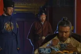 朱元璋深夜批奏折，宫女送来一碗粥，朱元璋：粥留下，人斩了图片