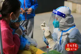 “最美跪护”火爆网络，她们的坚强勇敢更值得称赞图片