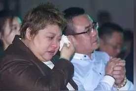 韩红公布捐款名单，捐200元明星遭人肉，本人回应：我也要生活视频封面