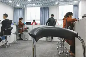 有什么猫腻？面试高速收费员 女子却被要求先交钱再面试视频封面