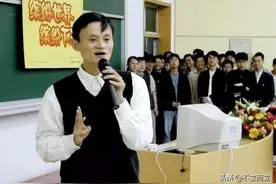 马云年轻时的照片被扒出，看完照片，网友：难怪能成功图片