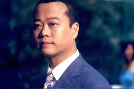 58岁欧阳震华近况曝光，难掩老态黑眼圈明显，曾因肺炎险成植物人图片