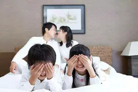 半夜爸妈房间传来“嗯哼”声，孙女好奇发问，奶奶回答堪称教科书图片