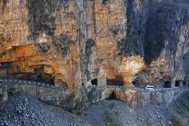 山西陵川锡崖沟的挂壁公路，公路奇观！图片
