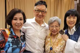 胡枫罗兰等老戏骨聚会，佘诗曼陪妈妈到场，佘母银发波波头太时髦图片