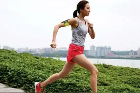 陈意涵跑步10年，跑姿那么美？关键会送髋！4步学会咱也能图片
