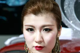 「精选车模」深港澳车展最靓丽的妹妹8位 黑色白色也很有魅力图片