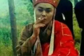 演员片场休息时都在干嘛？第一张我忍了，看到杨紫实在憋不住了图片