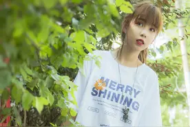 平面教学视频已经在录制中喽，这个小姐姐就是我们的模特喜欢吗图片