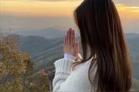爱上一个老男人，我伤痕累累，我和他的女儿一样大图片