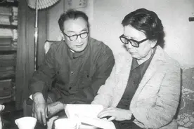 梁宗岱花3万元给情妇赎身，孕中妻子愤然离家，儿子一生不见父亲图片