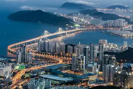 韩国街头再度出现中文标语，国内游客看到字后，赶紧买票回国图片