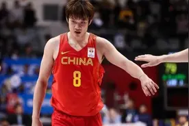 重回国家队的背后！丁彦雨航彻底走下神坛，与新秀球员同级别图片