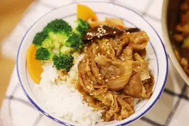 小虹厨房 | 比专门店里还好吃的牛肉饭，鲜嫩可口，做法居然这么简单！图片