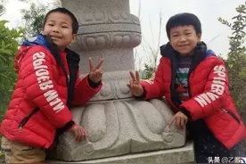 双胞胎兄弟同患血癌，父母奔波8年对抗病魔，只想让小哥俩不分开图片