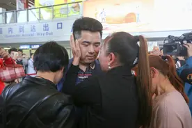4岁男孩突然失踪，怀疑是后妈拐卖，24年后“宝贝回家”揭开真相图片