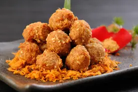 炸丸子，记住不要放面粉和生粉，换成2味料，炸出来又香又酥脆图片