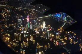 “哇！”真的太美了，夜间航班上的山城重庆，万家灯火，如梦如幻图片