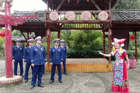 云上消防山歌唱响平安曲  桂林消防员和刘三姐对歌图片
