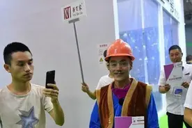 现实版光头强：火遍全网买豪车娶娇妻，光环散去后，老婆也跑了图片