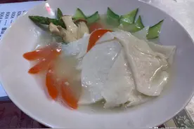 泸州老川菜厨师，展示芙蓉鸡片正宗做法，沽酒客看饿了图片