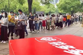 拼多多今发放65万张“五五购物节”大额消费券 ，上线30分钟抢购一空图片