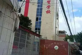 泉州闽南工贸学校一班主任宿舍内强制猥亵男学生被刑拘，有脱学生裤子、摸下体等行为图片